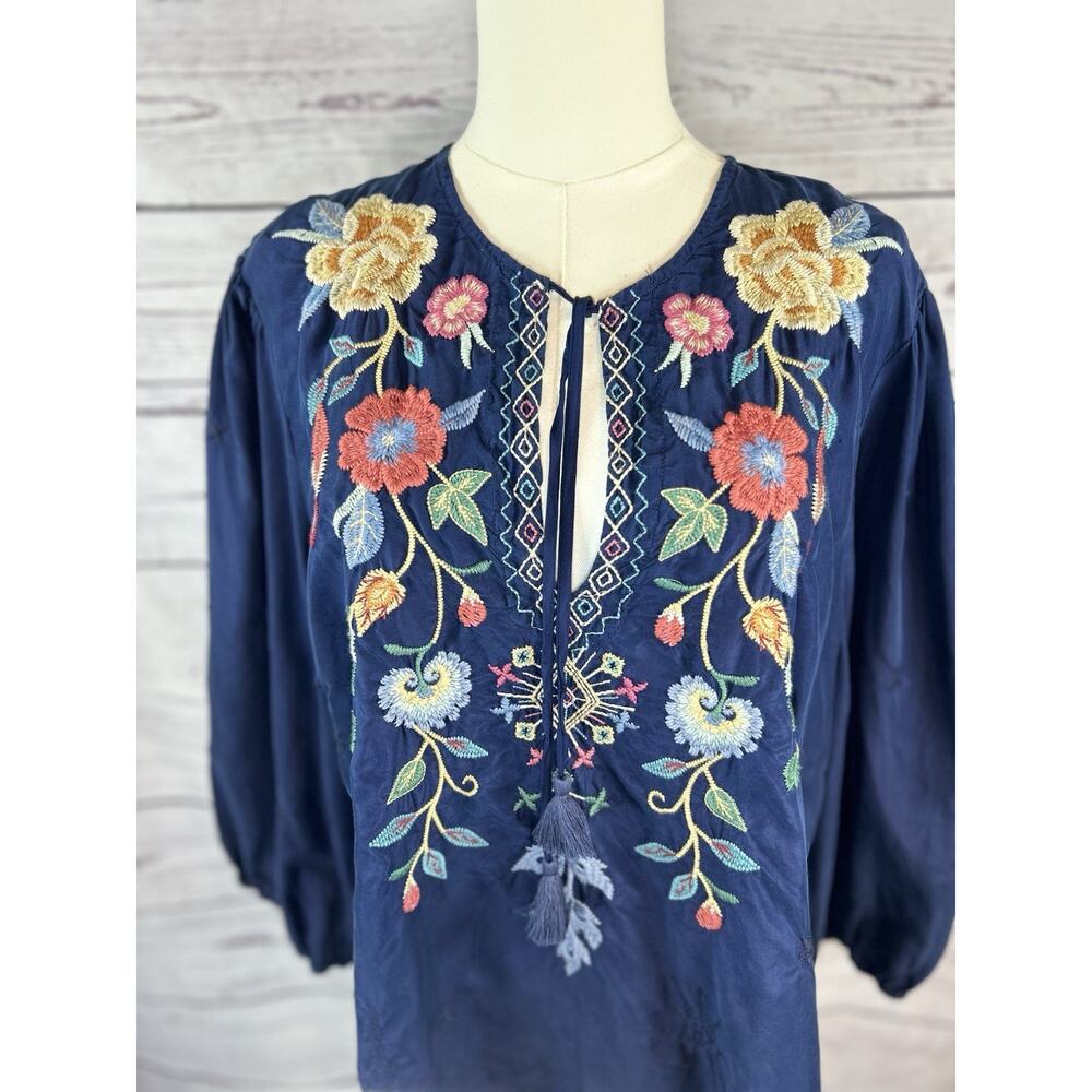 Johnny Was Workshop Women’s Navy Floral Embroidered Silk Tunic Blouse Size XL - Picture 2 of 8